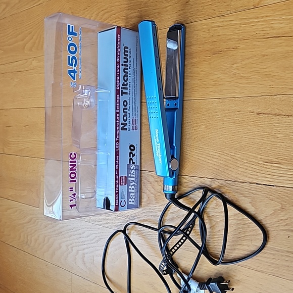 BaByliss PRO Nano Titanium Integrated Ceramic Hair Straightener